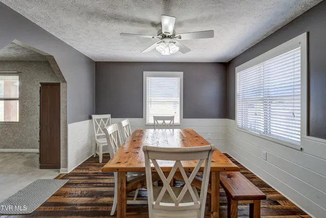 $499,900 | 222 Old Stage Drive, Bristol, TN 37620