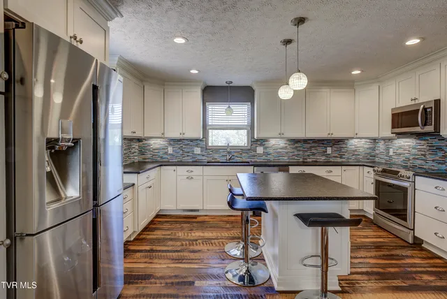 $499,900 | 222 Old Stage Drive, Bristol, TN 37620