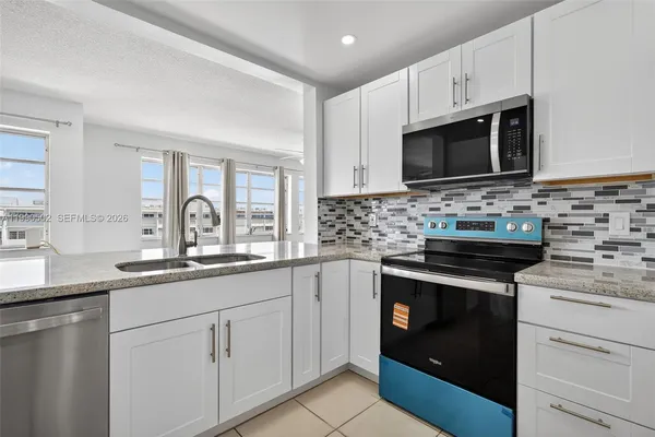 $329,000 | 329 Southeast 3rd Street, Unit 502T, Hallandale Beach, FL 33009