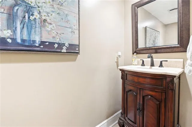 $395,000 | 3 Mary Ridge Court, River Ridge, LA 70123