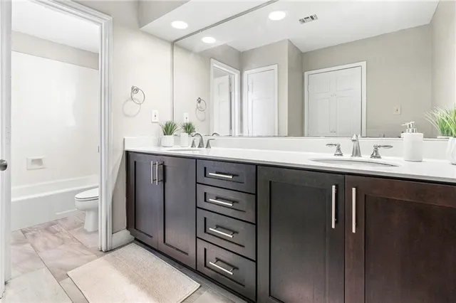 $395,000 | 3 Mary Ridge Court, River Ridge, LA 70123