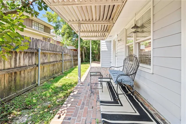 $395,000 | 3 Mary Ridge Court, River Ridge, LA 70123