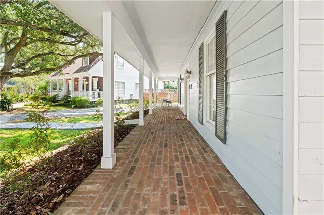 $395,000 | 3 Mary Ridge Court, River Ridge, LA 70123