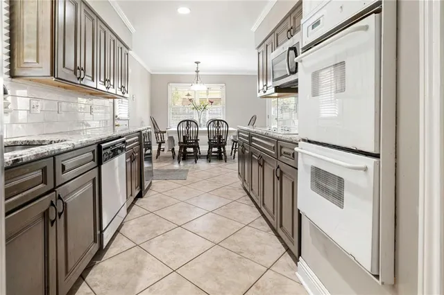 $395,000 | 3 Mary Ridge Court, River Ridge, LA 70123