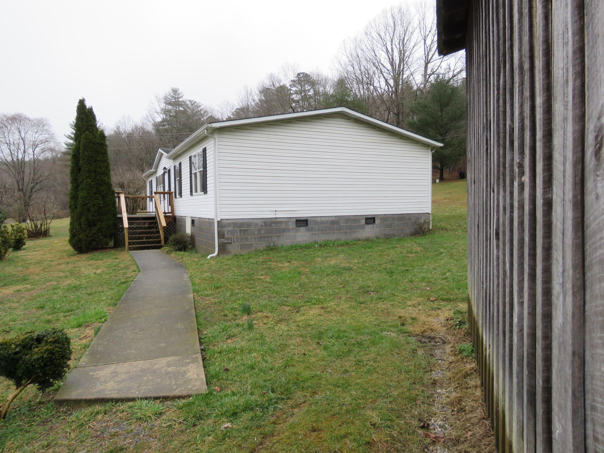 52 Homestead Road New Castle, VA 24127 - Photo 3 of 25 IMG_2030
