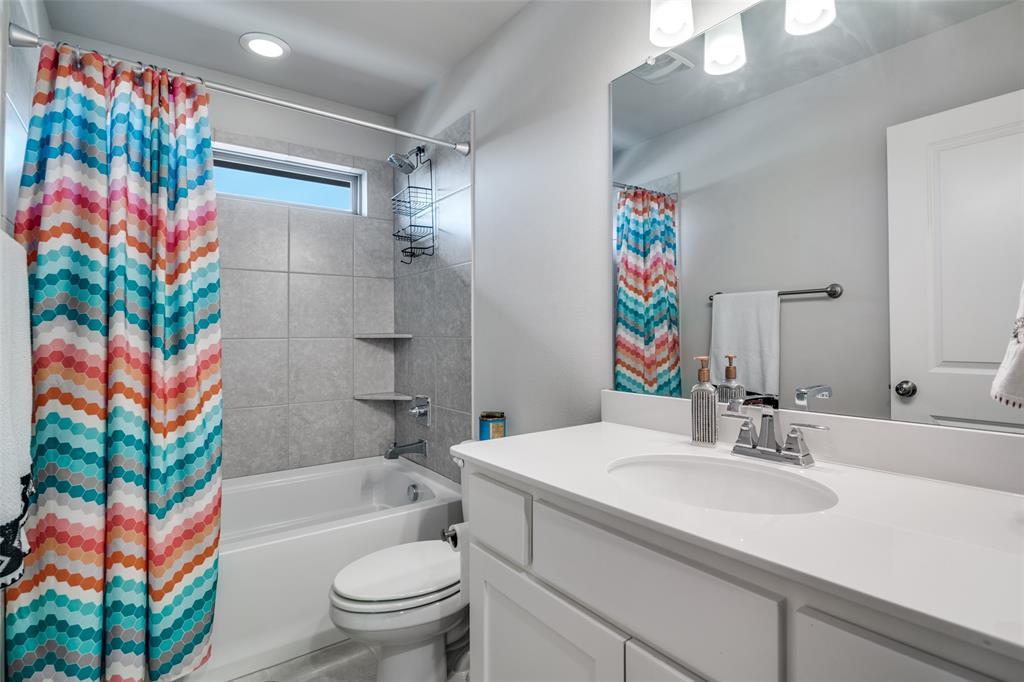 600 Arma Road Allen, TX 75002 - Photo 26 of 30 Full bath upstairs