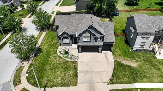 $450,000 | 8500 Northeast 99th Terrace, Kansas City, MO 64157