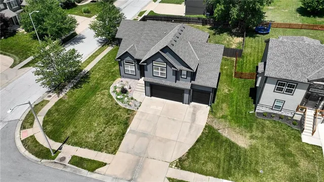 $450,000 | 8500 Northeast 99th Terrace, Kansas City, MO 64157