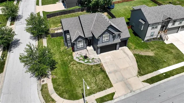 $450,000 | 8500 Northeast 99th Terrace, Kansas City, MO 64157