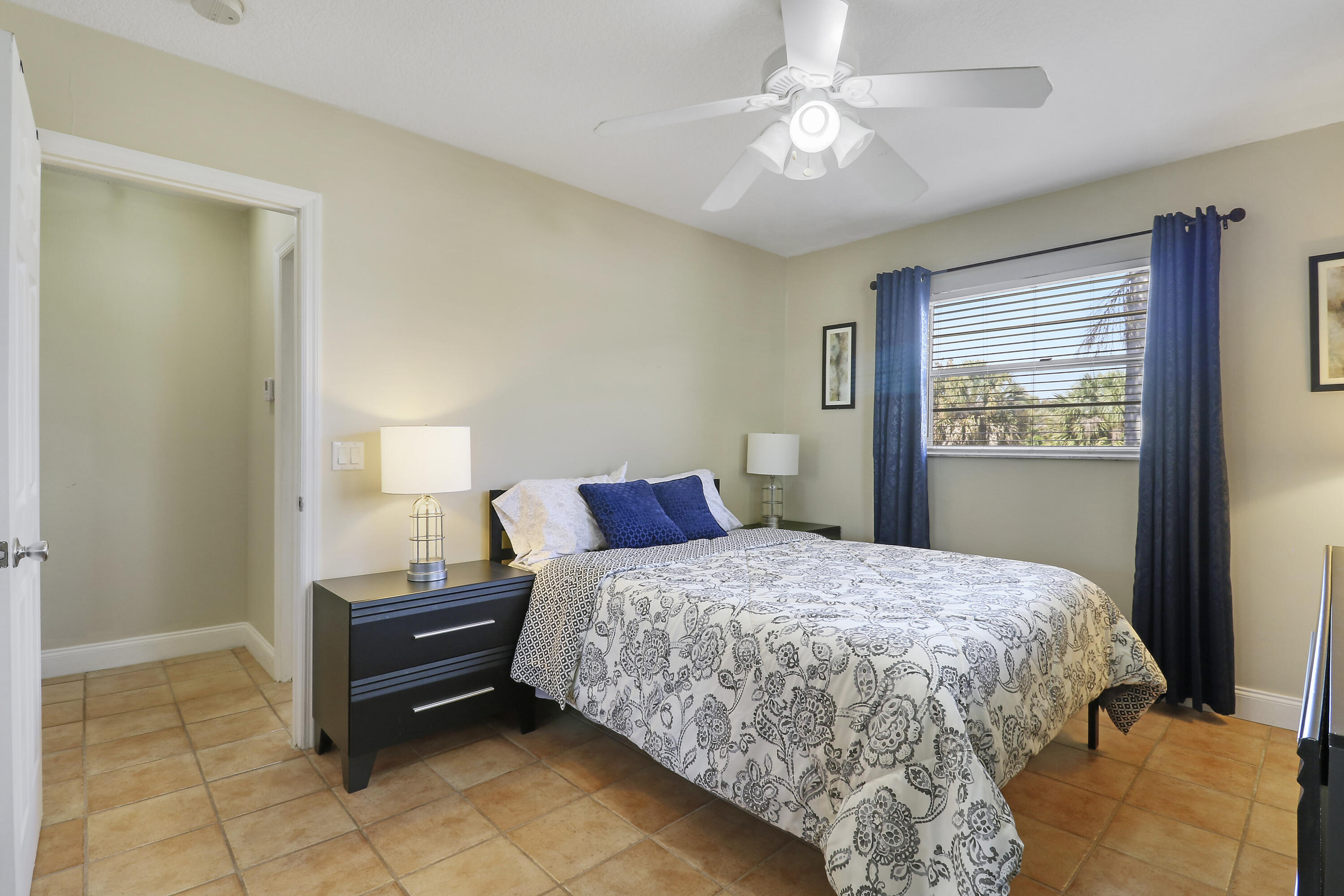 402 Fern Street Jupiter, FL 33458 - Photo 12 of 27 House1-13