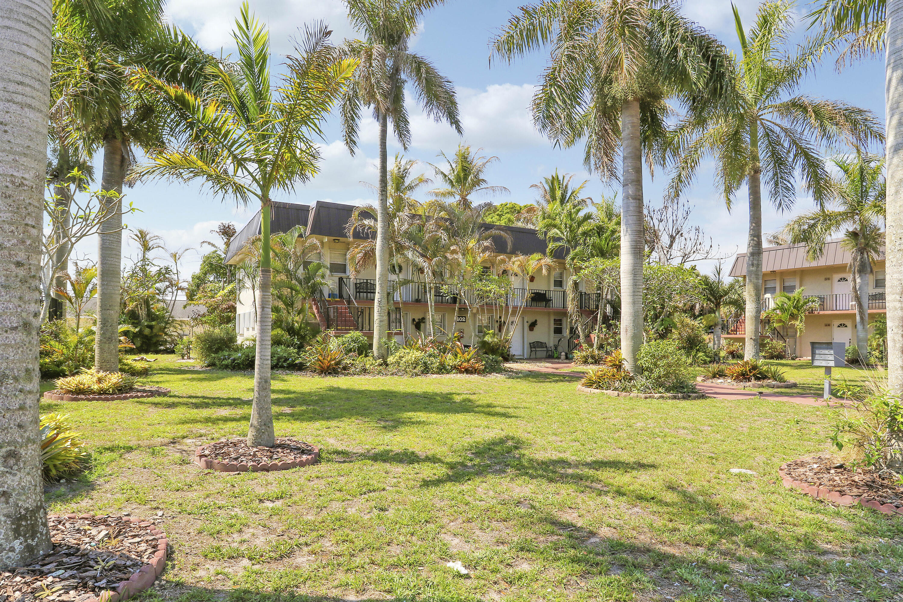 402 Fern Street Jupiter, FL 33458 - Photo 4 of 27 House1-5