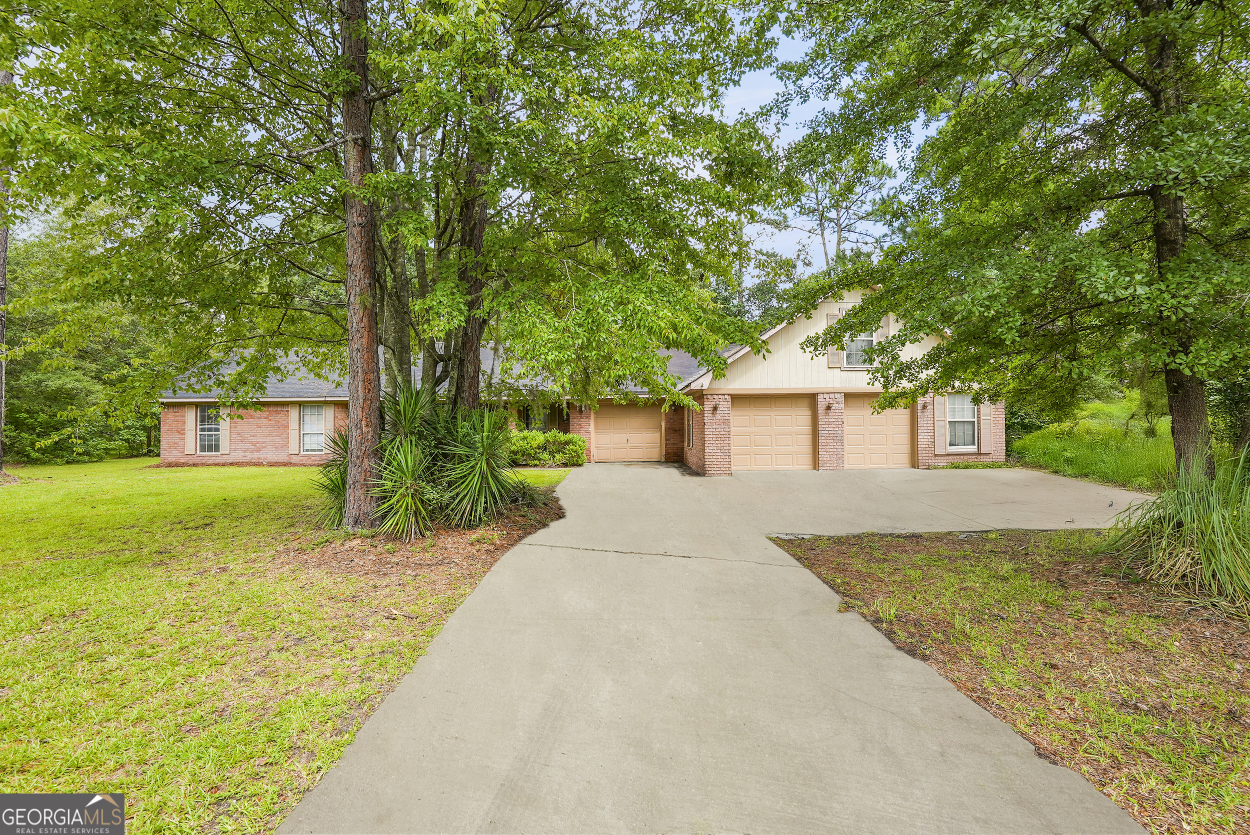 27 South Huntington Court Richmond Hill, GA 31324 - Photo 2 of 52
