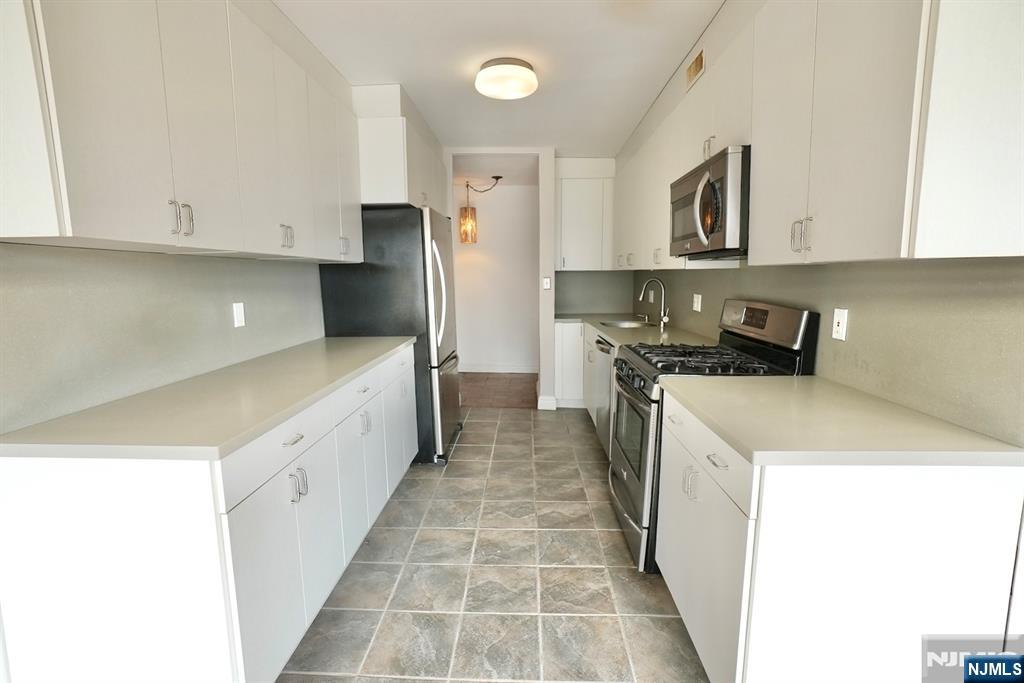 5 Horizon Road, Unit 203 Fort Lee, NJ 07024 - Photo 16 of 27
