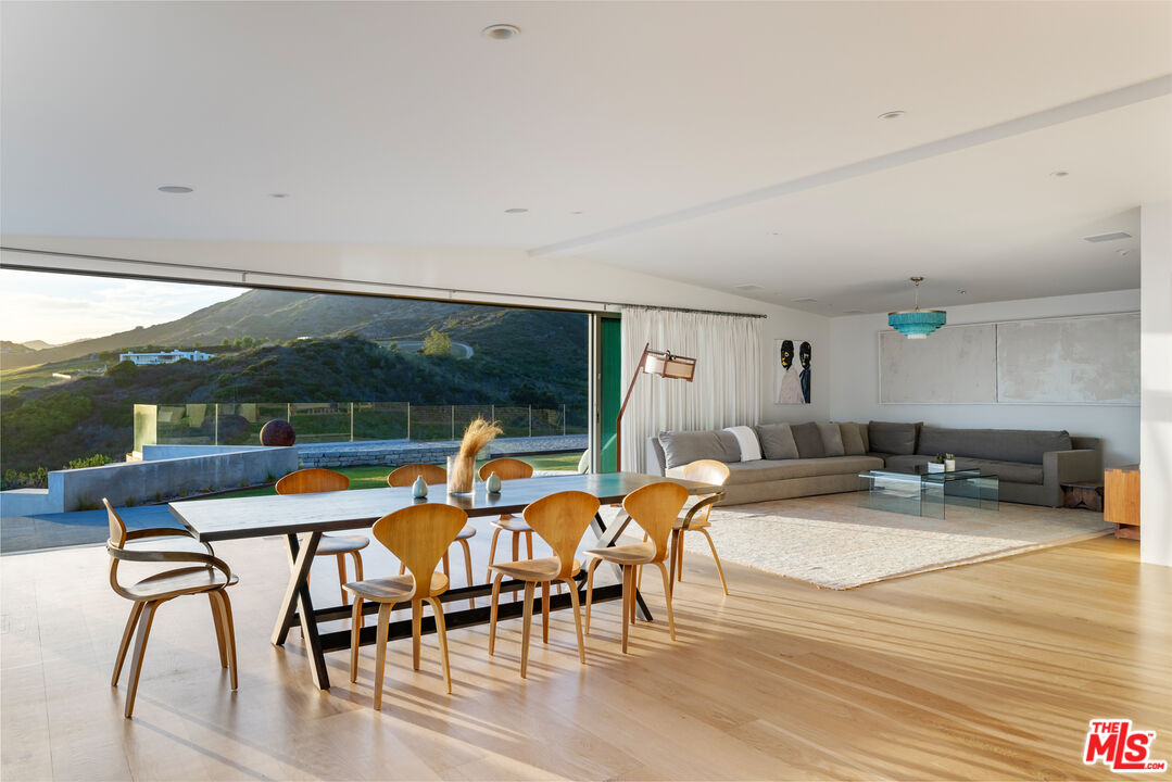 22407 Carbon Mesa Road Malibu, CA 90265 - Photo 12 of 33