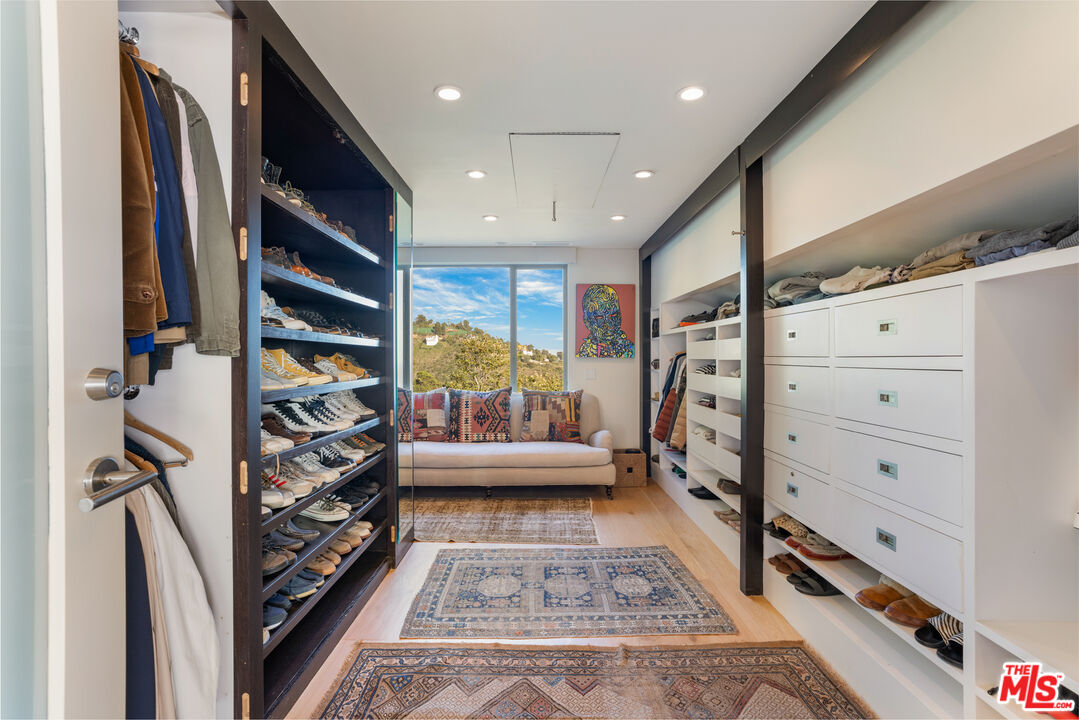 22407 Carbon Mesa Road Malibu, CA 90265 - Photo 19 of 33