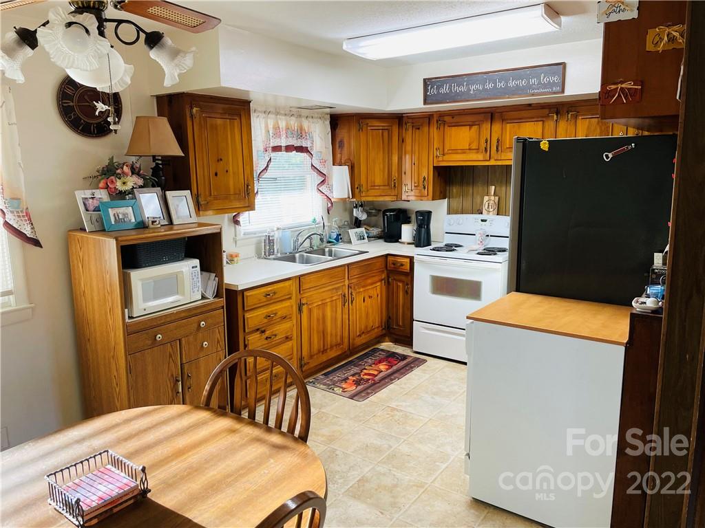 920 Enola Road Morganton, NC 28655 - Photo 3 of 9 Gallery Image 3