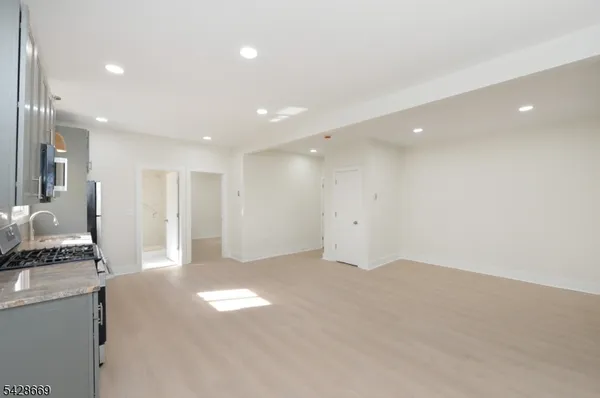 $2,300 | 255 Rea Avenue, Unit 3, Hawthorne, NJ 07506