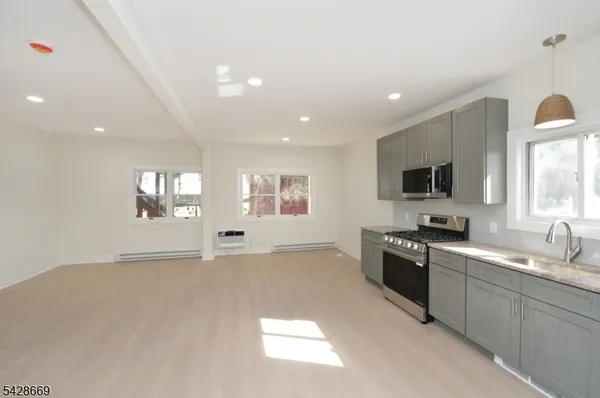 $2,300 | 255 Rea Avenue, Unit 3, Hawthorne, NJ 07506