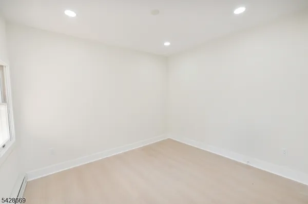 $2,300 | 255 Rea Avenue, Unit 3, Hawthorne, NJ 07506