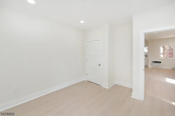 $2,300 | 255 Rea Avenue, Unit 3, Hawthorne, NJ 07506