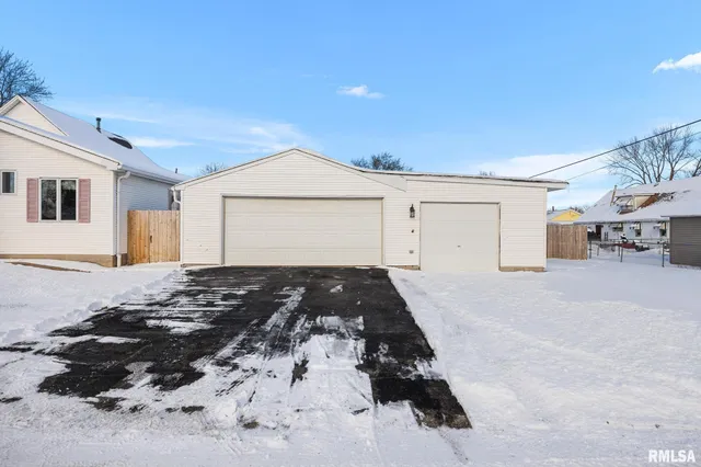 $199,900 | 602 North Pekin Lane, Hanna City, IL 61536