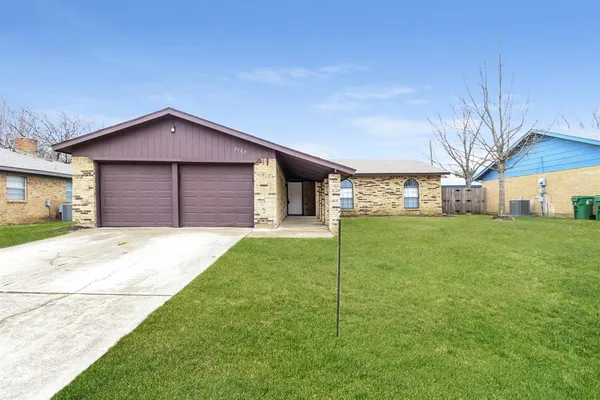 $1,930 | 2509 East Williamsburg Manor, Arlington, TX 76014