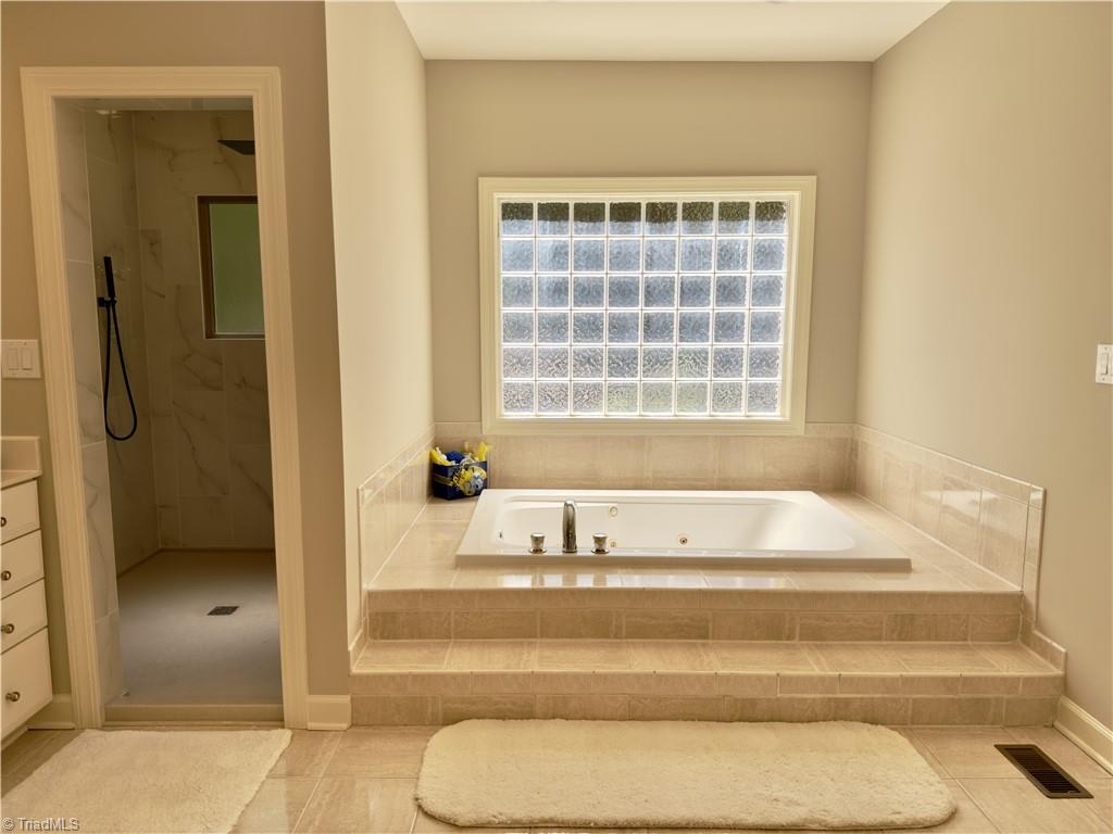 606 Dorado Circle High Point, NC 27265 - Photo 24 of 50 Gallery Image 24