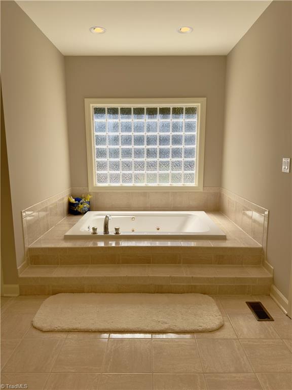606 Dorado Circle High Point, NC 27265 - Photo 25 of 50 Gallery Image 25