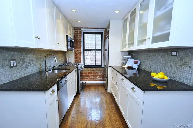 $295,000 | 105 Garth Road, Unit 1L, Scarsdale, NY 10583