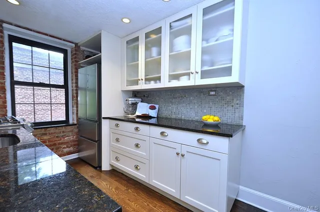 $295,000 | 105 Garth Road, Unit 1L, Scarsdale, NY 10583