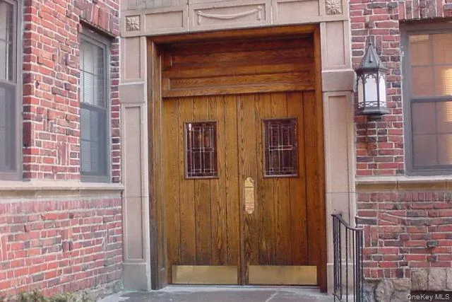 $295,000 | 105 Garth Road, Unit 1L, Scarsdale, NY 10583