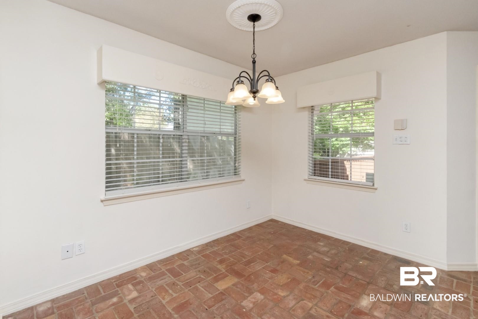 2809 Woodland Road Mobile, AL 36693 - Photo 15 of 52