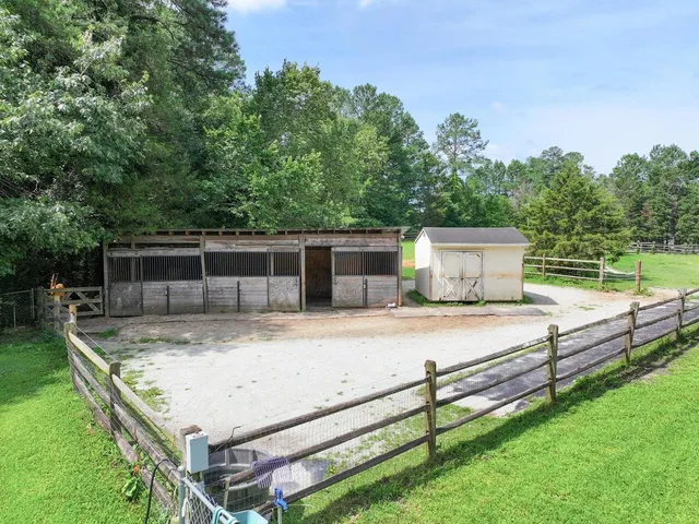 a view of a house with a backyard