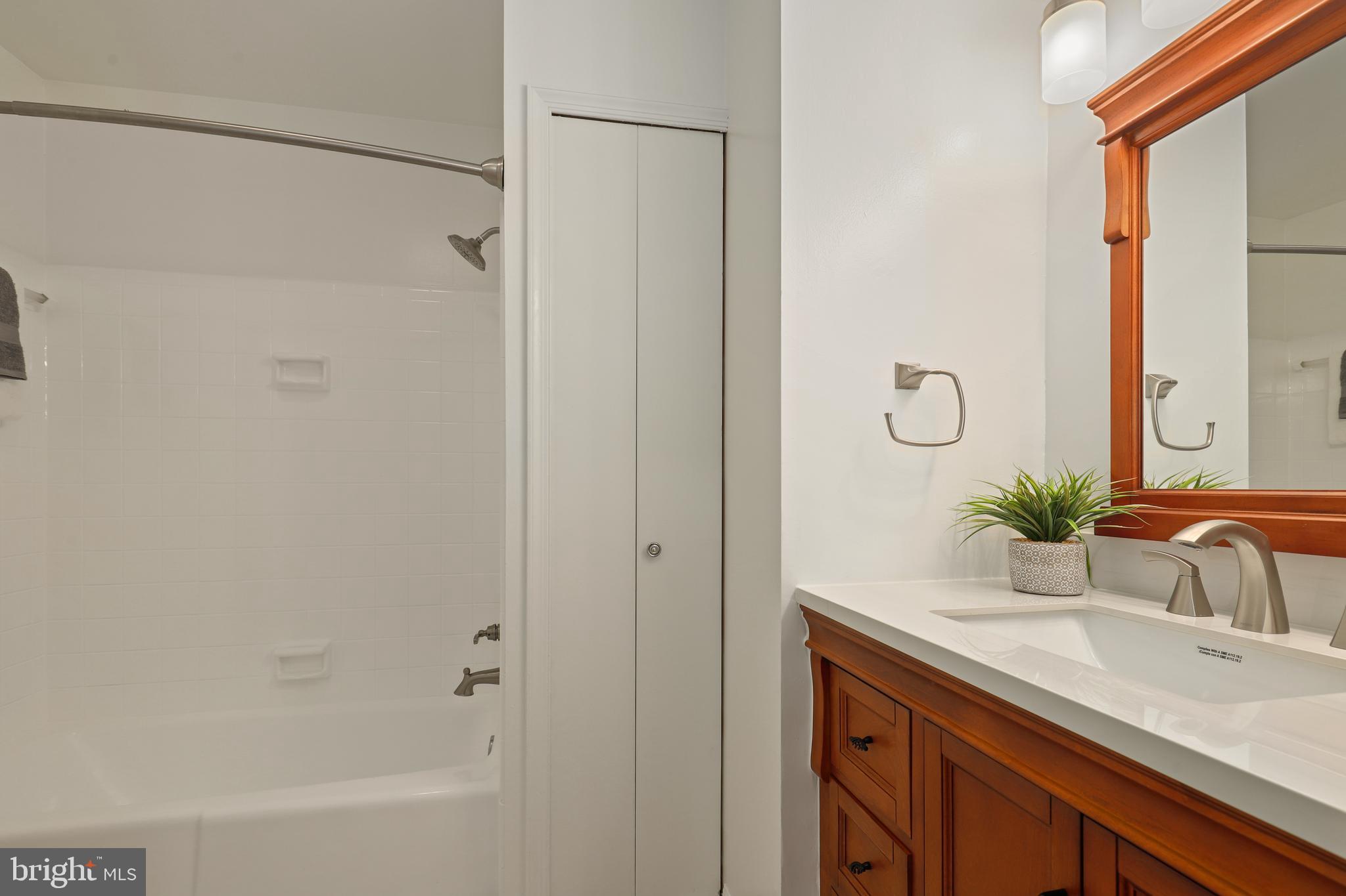 9728 Cardinal Road Fairfax, VA 22030 - Photo 17 of 37