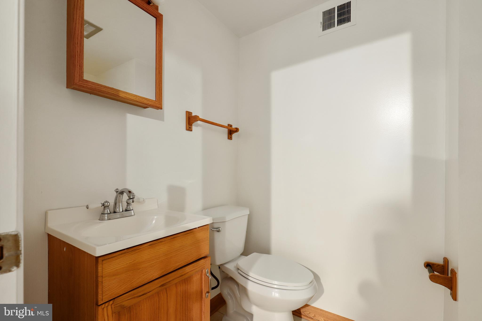 9728 Cardinal Road Fairfax, VA 22030 - Photo 23 of 37