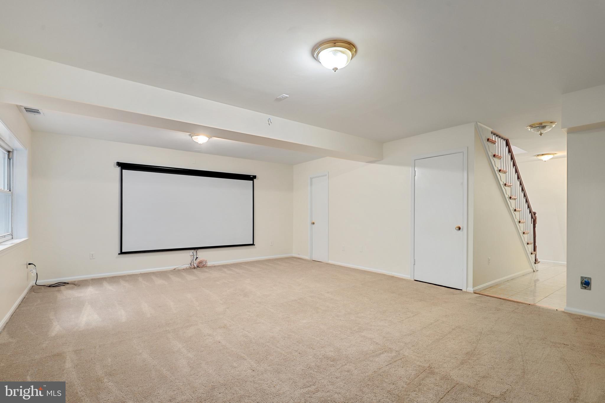 9728 Cardinal Road Fairfax, VA 22030 - Photo 24 of 37