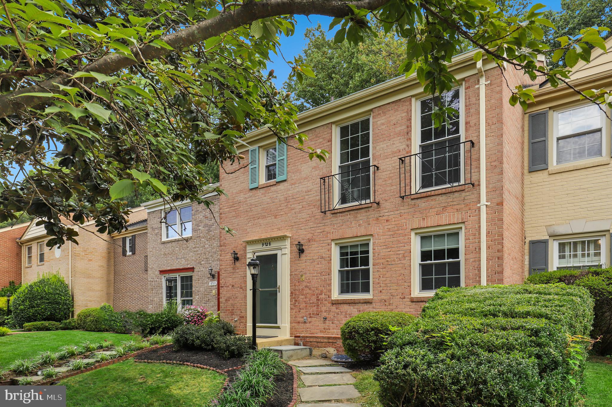 9728 Cardinal Road Fairfax, VA 22030 - Photo 3 of 37