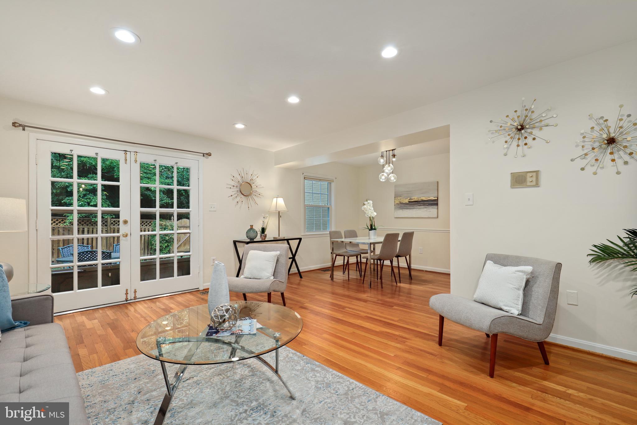 9728 Cardinal Road Fairfax, VA 22030 - Photo 5 of 37