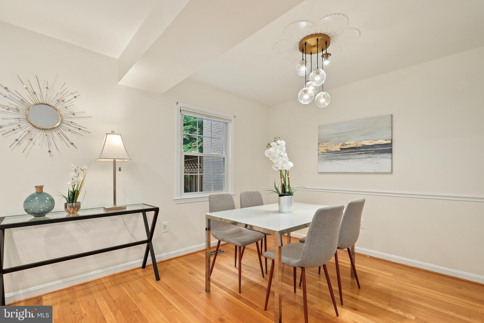 9728 Cardinal Road Fairfax, VA 22030 - Photo 8 of 37