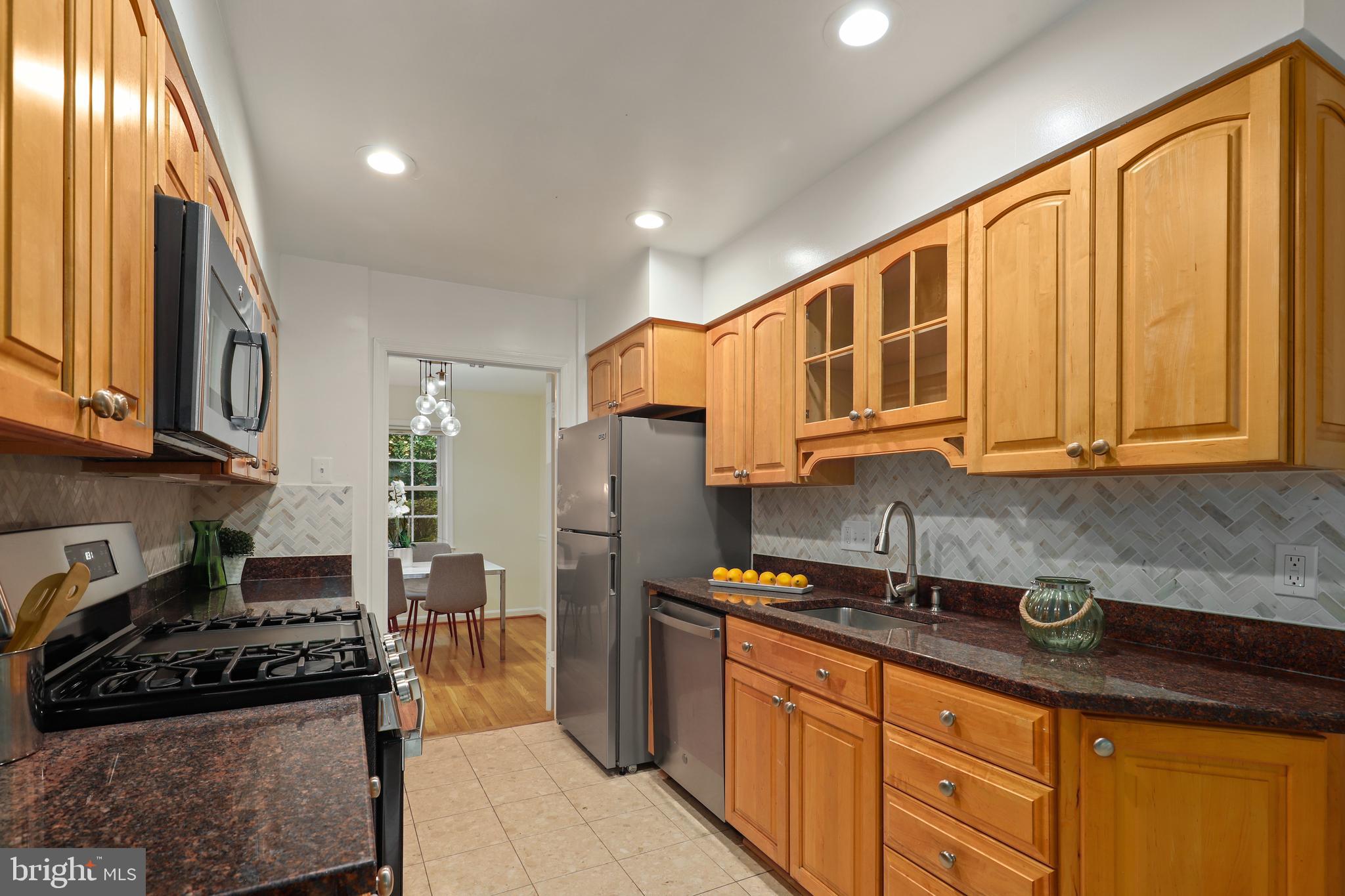 9728 Cardinal Road Fairfax, VA 22030 - Photo 10 of 37