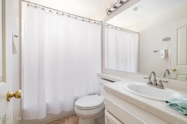 $950,000 | 29047 Ironwood Lane, Saugus, CA 91390