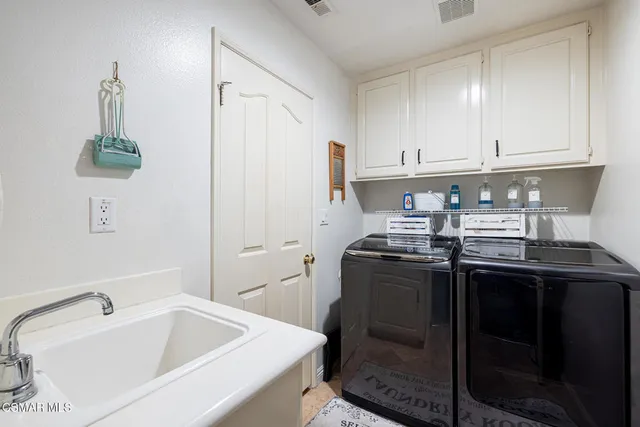 $950,000 | 29047 Ironwood Lane, Saugus, CA 91390