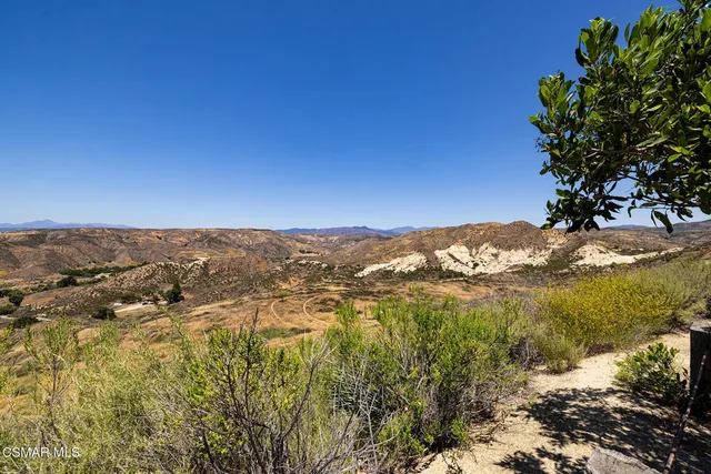 $950,000 | 29047 Ironwood Lane, Saugus, CA 91390