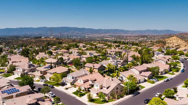 $950,000 | 29047 Ironwood Lane, Saugus, CA 91390