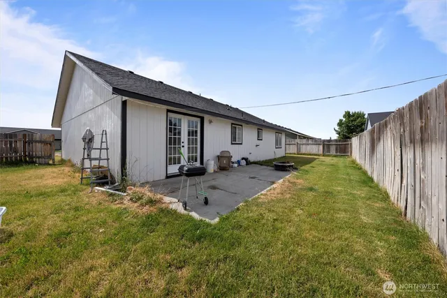 a house view with a backyard space