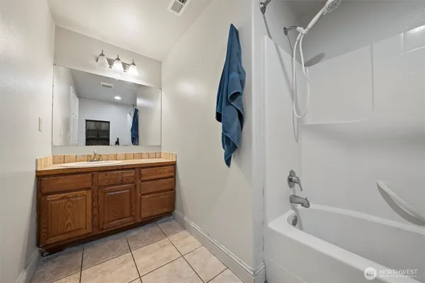 $309,999 | 620 North Larkspur Lane, Othello, WA 99344