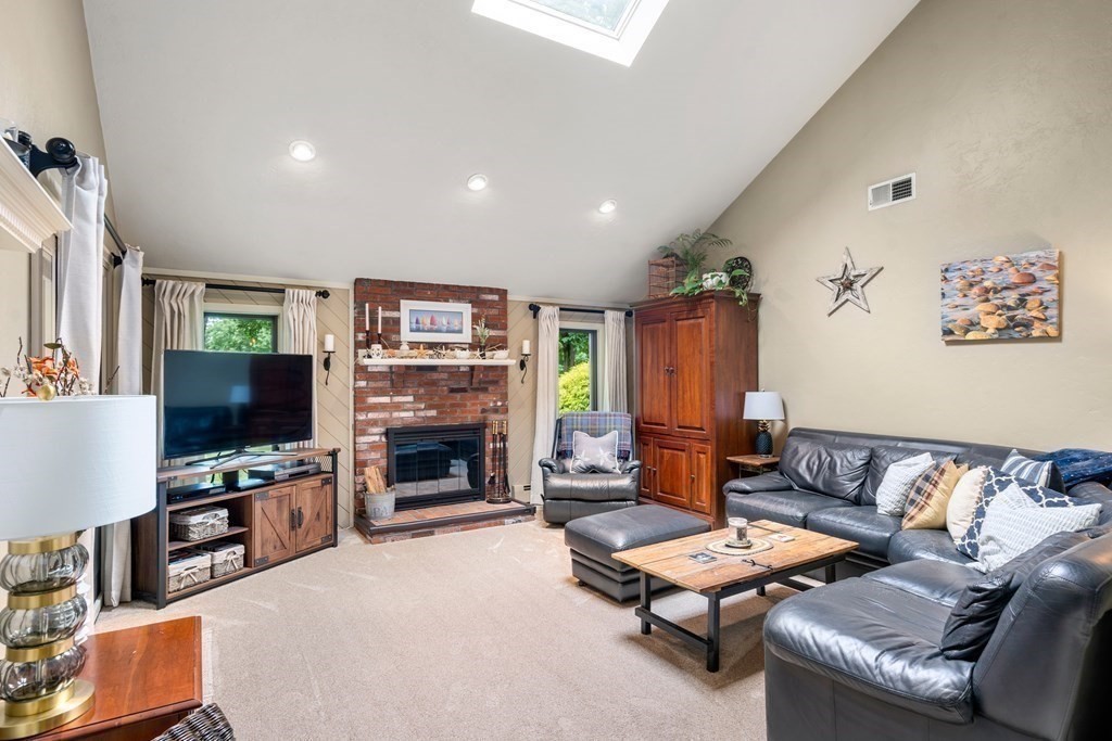 23 Baron Road Franklin, MA 02038 - Photo 12 of 38 Gallery Image 12
