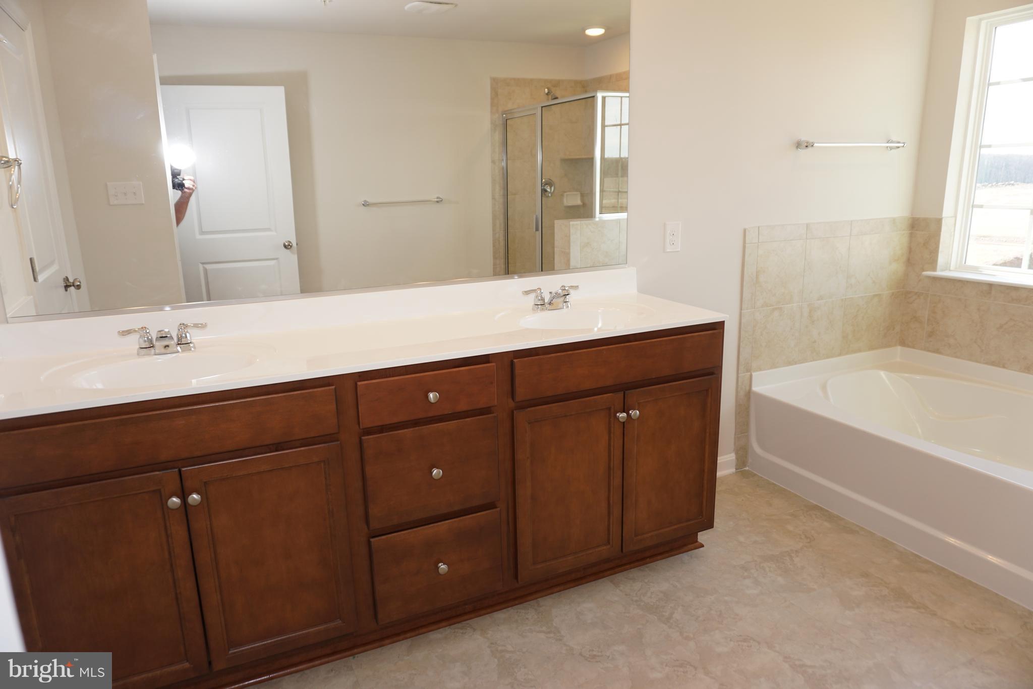 675 Stonegate Road Westminster, MD 21157 - Photo 19 of 30 Bath (Master)