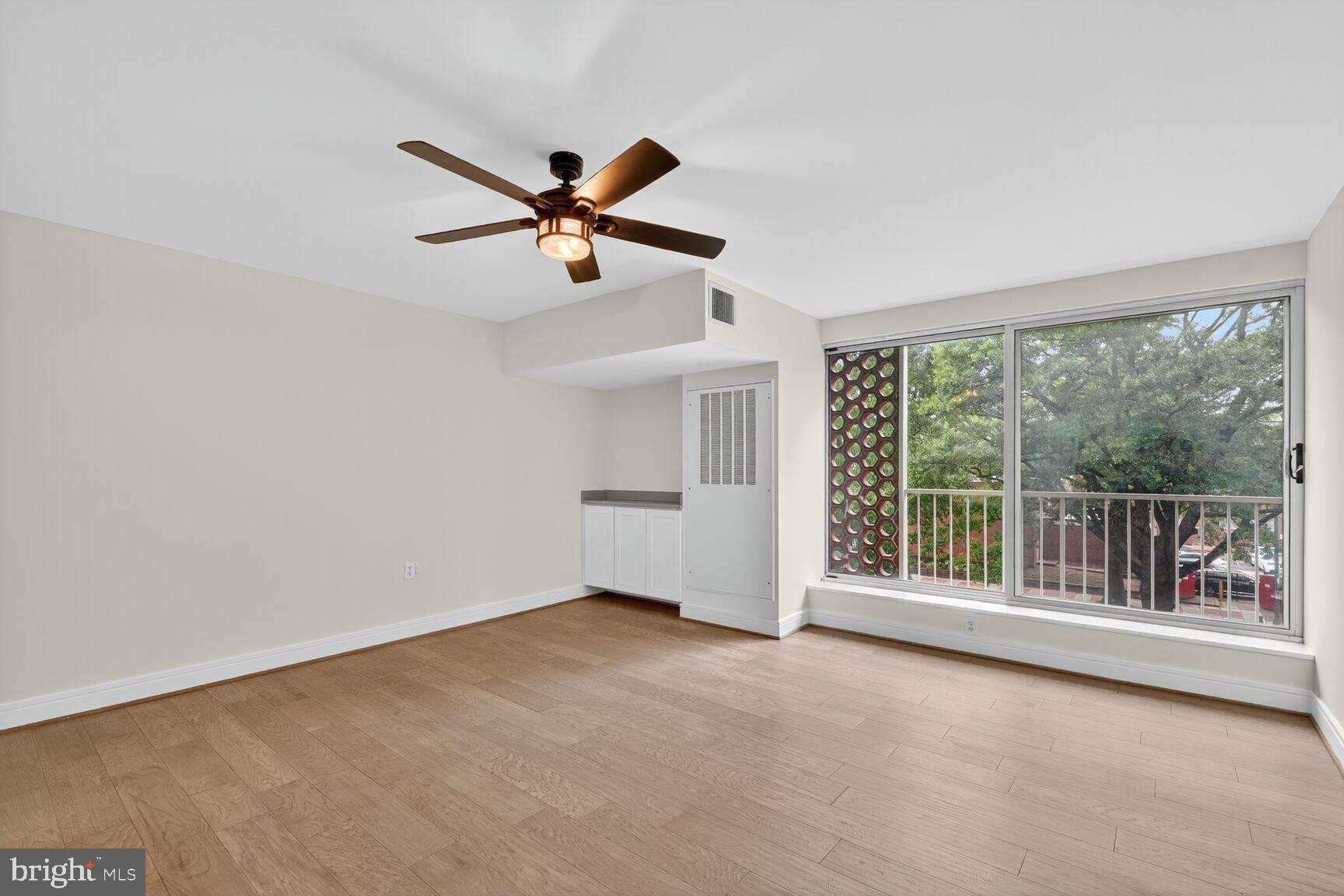 800 4th Street Southwest, Unit S221 Washington, DC 20024 - Photo 9 of 19 a view of an empty room with a window