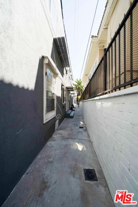 3714 West Pico Boulevard Los Angeles, CA 90019 - Photo 20 of 45 a view of entryway